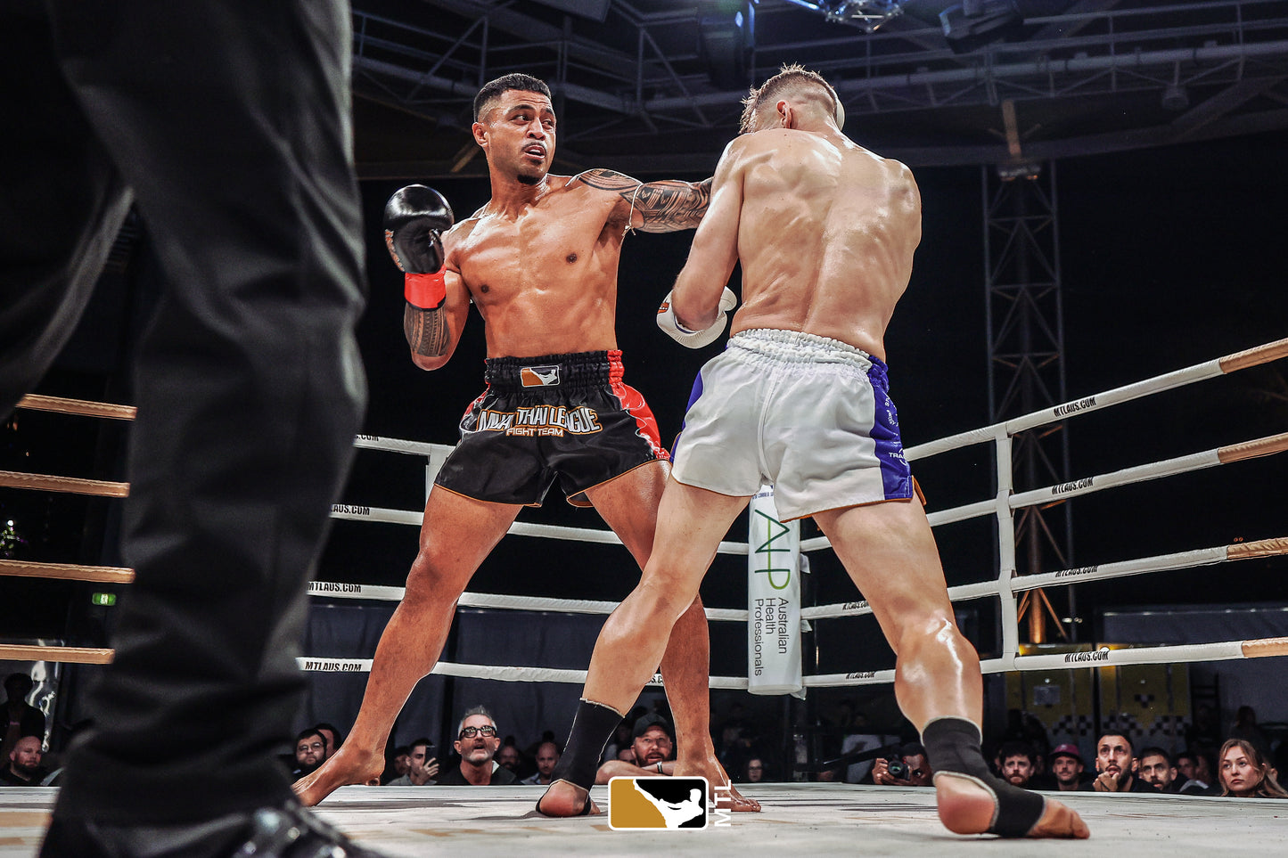 Muay Thai MTL15 Shorts Black/Red